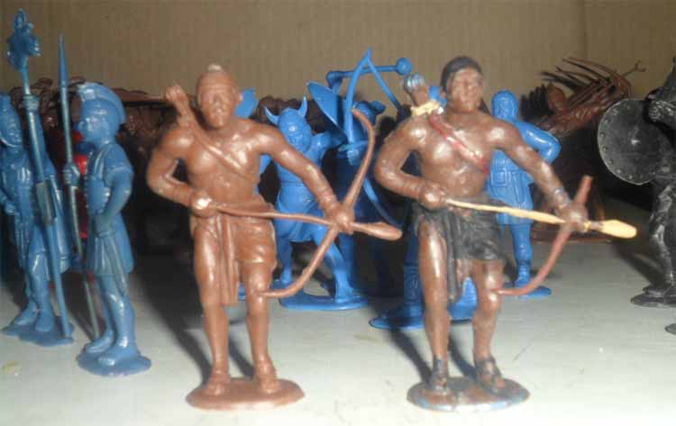 Этого доблестного египетского лучника (справа), вероятно покрасил уже сам хозяин